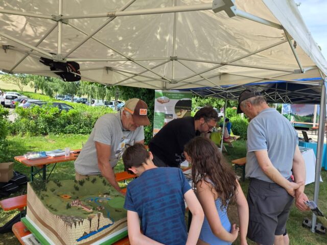 🌿 Journée éco-aquatique

L'EPAGE Haut-Doubs Haute-Loue était présent à la Journée éco-aquatique organisée à la base nautique des Grangettes. Cette journée a été l'occasion d'échanger, de partager, d'informer et de sensibiliser le public aux actions menées par la structure, mais aussi de mieux faire connaître le fonctionnement du karst et l'importance de préserver le bon équilibre des cours d'eau, des zones humides et des milieux naturels. 💦